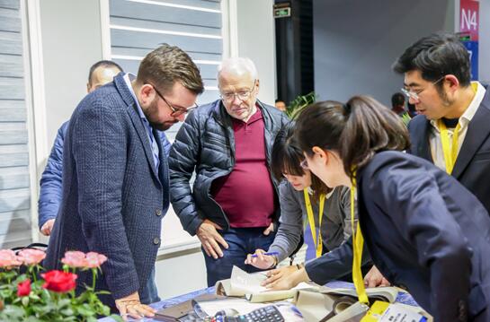 亞洲門窗遮陽(yáng)展