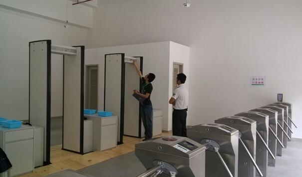 測(cè)溫安檢門