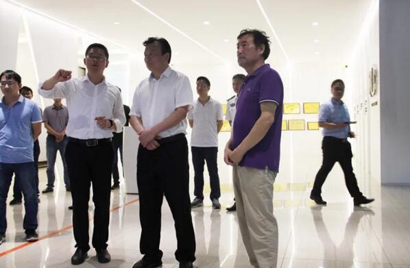 南昌市副市長、公安局局長萬秀奇聽取百勝平臺(tái)建設(shè)情況