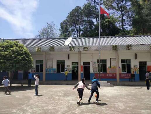 湖南省湘鄉(xiāng)市月山鎮(zhèn)堅朗希望小學原貌