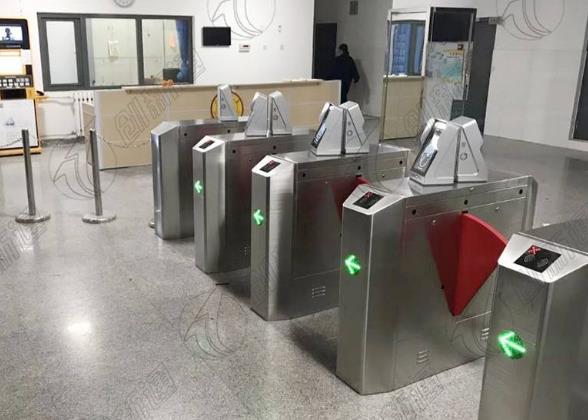 西安人臉識別通道閘機