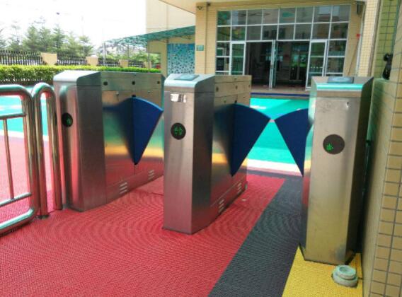 佛山人行通道閘系統(tǒng)在校園的應用