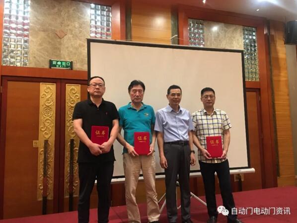 會(huì)上表彰了2019年度分會(huì)三位優(yōu)秀副會(huì)長