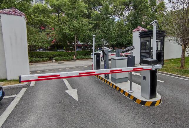 路外停車場無感停車、無感支付 提高通行效率