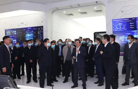 朱是西書(shū)記、王智慧市長(zhǎng)一行參觀大華展廳