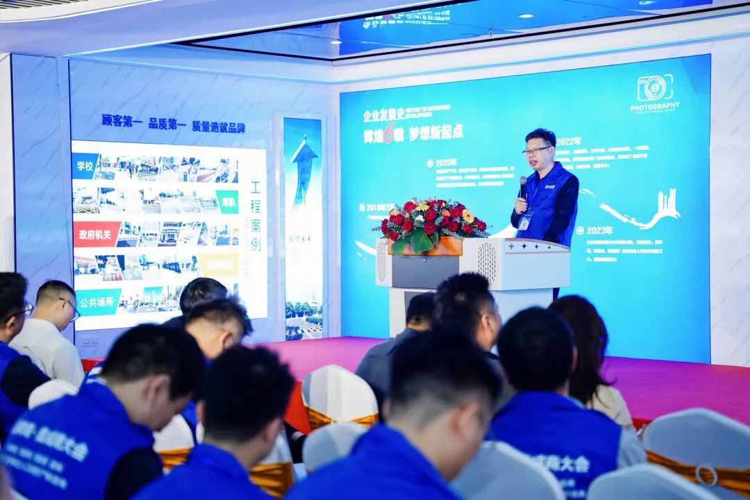 佛山市自動(dòng)門行業(yè)協(xié)會(huì)榮譽(yù)會(huì)長、秘書長羅明輝主題演講