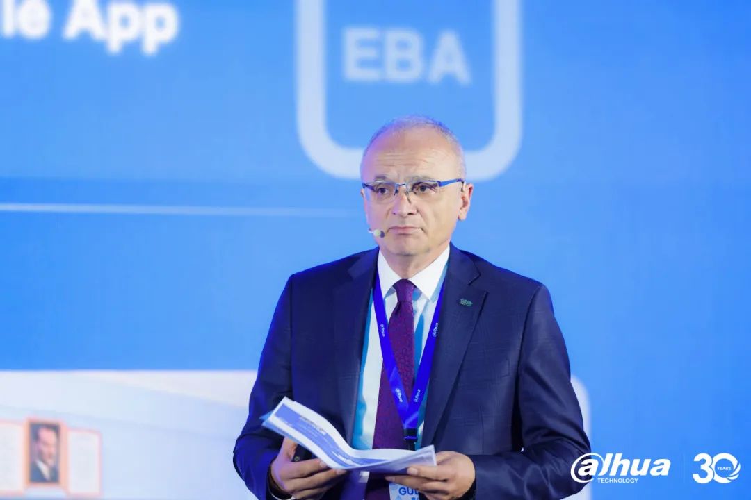 土耳其教育部人民教育經(jīng)理NAMIK先生