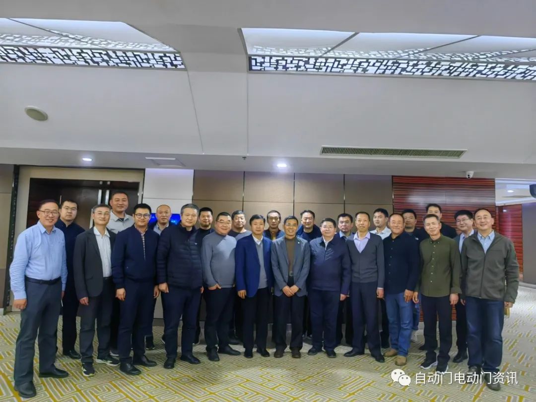 在北京西苑飯店召開(kāi)了工業(yè)門(mén)設(shè)計(jì)與應(yīng)用研討會(huì)