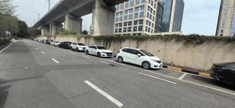 雙方采用兜底承包+增量分成的合作模式，由捷順整體打包建設(shè)和運(yùn)營(yíng)停車場(chǎng)。