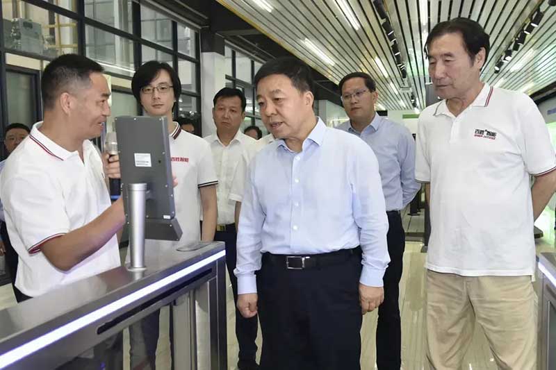 江西省省長(zhǎng)葉建春蒞臨百勝智能調(diào)研