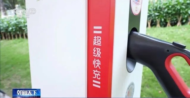 超充站自5月中旬正式運營以來，三個月的時間，累計充電量突破20萬度，月均增速達175%