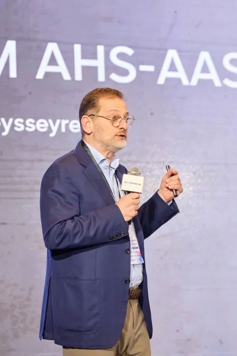 全球產(chǎn)品管理高級(jí)副總裁