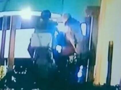 被小區(qū)電動門反彈打翻致十級傷殘，業(yè)主向物業(yè)索賠15萬