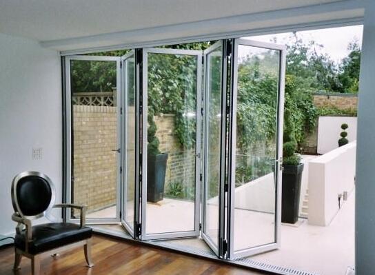 電動折疊門是如何工作的呢？