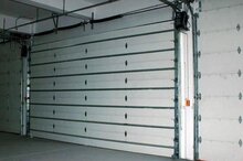 工業(yè)滑升門(mén)的電機(jī)特點(diǎn)