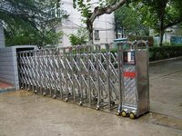 如何保養(yǎng)好不銹鋼伸縮門？