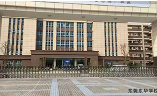 東莞東華學(xué)校伸縮門工程案例 - 中出網(wǎng)-智能出入口與停車充電門戶