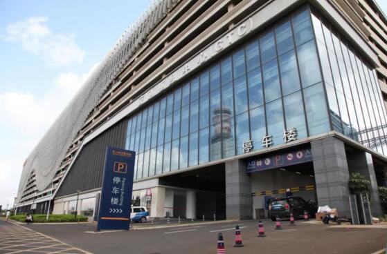 陽光海天在管?？诿捞m機場停車樓