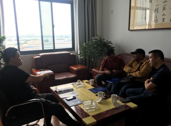 印度孟買(mǎi)客戶來(lái)巍華造洽談車(chē)庫(kù)戰(zhàn)略合作項(xiàng)目