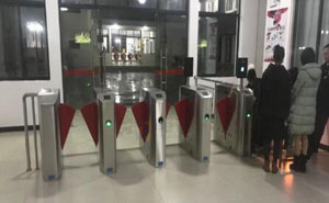 桂林旅游學(xué)院宿舍樓翼閘案例 - 中出網(wǎng)-智能出入口與停車充電門戶