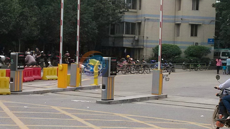 佛山南海羅村醫(yī)院停車(chē)場(chǎng)系統(tǒng)案例 - 中出網(wǎng)-智能出入口與停車(chē)充電門(mén)戶(hù)