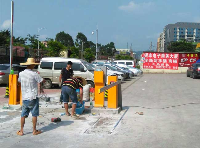廣州嘉禾望崗銀豐電子商務(wù)大廈道閘案例 - 中出網(wǎng)-智能出入口與停車充電門戶