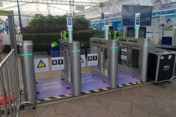 人臉識(shí)別+速通門