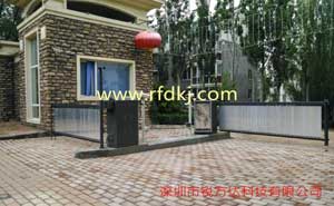 北京八達(dá)嶺清涼盛景別墅車牌識(shí)別+商業(yè)廣告道閘案例 - 中出網(wǎng)-智能出入口與停車充電門戶