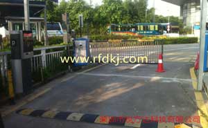 深圳龍華凱龍國(guó)際酒店廣告道閘案例