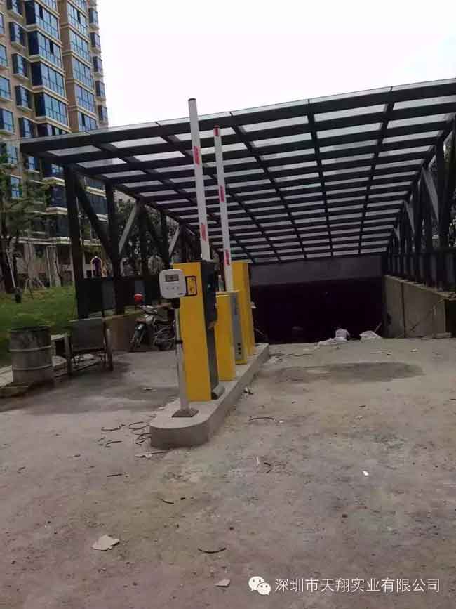 湖南裕華名居小區(qū)智能停車場系統(tǒng)案例 - 中出網(wǎng)-智能出入口與停車充電門戶