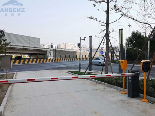 河北廊坊燕郊中興和園無人值守車牌識別系統(tǒng)工程案例 - 中出網(wǎng)-智能出入口與停車充電門戶