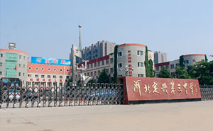 河北定興第三中學(xué)伸縮門(mén)案例