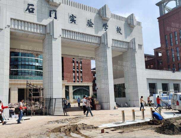 石門實(shí)驗(yàn)學(xué)校升降柱案例 - 中出網(wǎng)-智能出入口與停車充電門戶