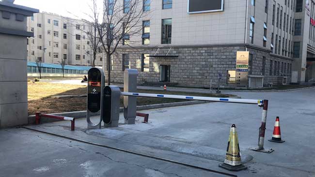 西藏自治區(qū)人民醫(yī)院華睿智興智能停車(chē)管理系統(tǒng)案例 - 中出網(wǎng)-智能出入口與停車(chē)充電門(mén)戶(hù)