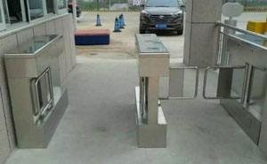 山東煙臺(tái)公安分局通道閘案例 - 中出網(wǎng)-智能出入口與停車充電門(mén)戶