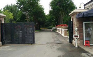 長(zhǎng)春市森林別墅車牌識(shí)別系統(tǒng)案例 - 中出網(wǎng)-智能出入口與停車充電門(mén)戶