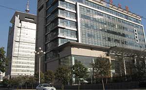 濟(jì)寧市人才大廈伸縮門案例