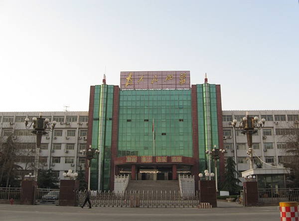 任城區(qū)人民政府伸縮門案例 - 中出網(wǎng)-智能出入口與停車充電門戶