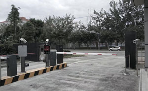 成都雙流國(guó)際機(jī)場(chǎng)車牌識(shí)別系統(tǒng)案例 - 中出網(wǎng)-智能出入口與停車充電門(mén)戶