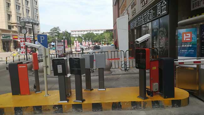 銀川新華聯(lián)廣場(chǎng)車(chē)牌識(shí)別系統(tǒng)案例 - 中出網(wǎng)-智能出入口與停車(chē)充電門(mén)戶(hù)