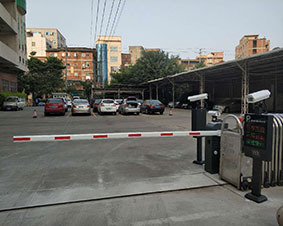 福建晉江陽光廣場(chǎng)車牌識(shí)別系統(tǒng)案例 - 中出網(wǎng)-智能出入口與停車充電門戶