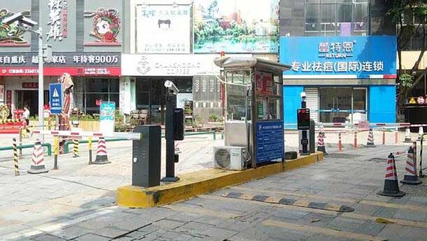 廣東肇慶海倫堡廣場車牌識別系統(tǒng)案例 - 中出網(wǎng)-智能出入口與停車充電門戶