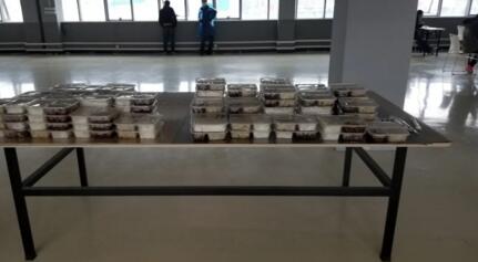 快餐供應(yīng)，分餐進(jìn)食