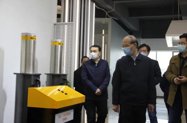 省委常委、副省長吳曉軍點贊百勝自動升降地柱，廣闊市場，大有可為！