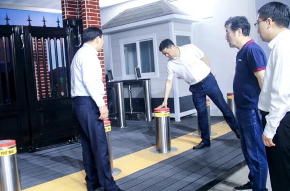 縣委書(shū)記熊運(yùn)浪及領(lǐng)導(dǎo)班子了解百勝“平安校園”解決方案應(yīng)用情況