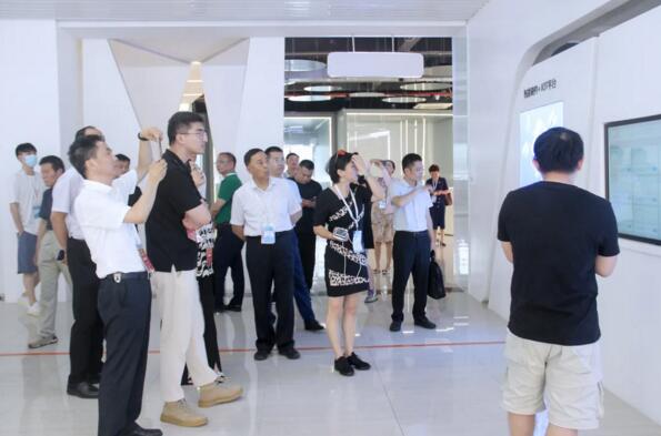 全國13省、市安全防范協(xié)會(huì)領(lǐng)導(dǎo)蒞臨百勝智能調(diào)研