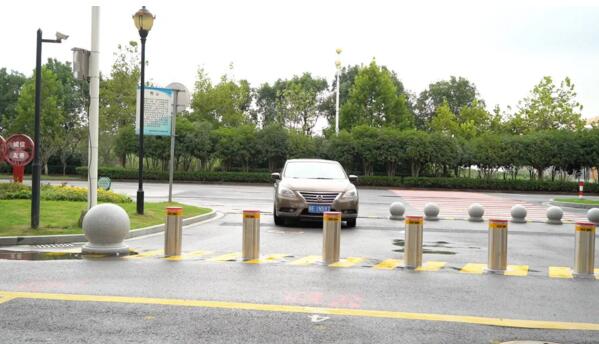 實現(xiàn)“人車分流”，維護道路交通安全