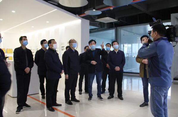 江西省省委常委、副省長吳曉軍一行蒞臨百勝智能調(diào)研指導(dǎo)