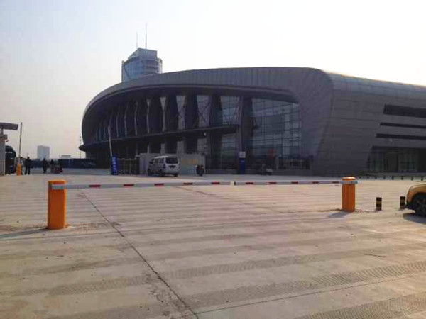 濟南商河汽車總站藍牙遠距離停車場系統(tǒng)案例 - 中出網-智能出入口與停車充電門戶