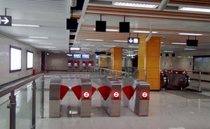 成都2號(hào)線通道閘案例 - 中出網(wǎng)-智能出入口與停車充電門(mén)戶